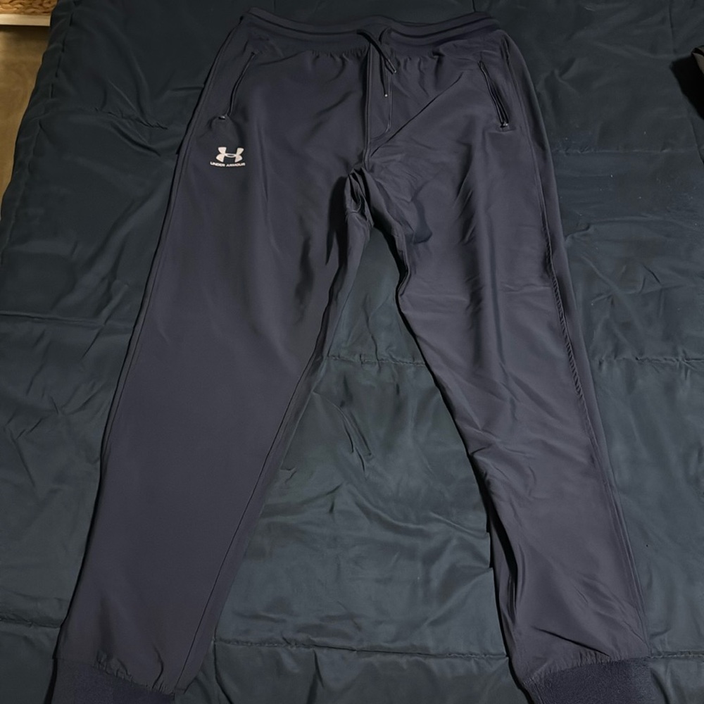 Under Armour joggers fitted - size medium - blue